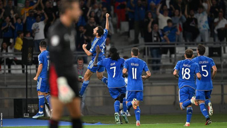 Niềm vui chiến thắng của các cầu thủ Ý trước Malta - Ảnh: Getty Images