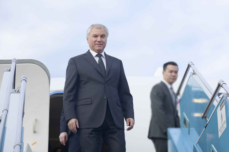 Chủ tịch Duma Quốc gia Nga Vyacheslav Victorovich Volodin tại sân bay Nội Bài chiều 15-10 - Ảnh: Quochoi.vn
