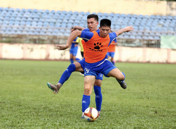CLB Quảng Nam tập luyện chuẩn bị cho mùa giải mới - Ảnh: QUẢNG NAM FC