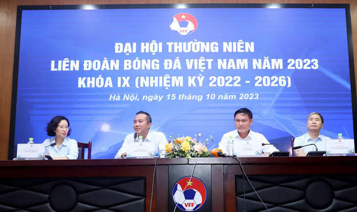 Buổi trao đổi thông tin với báo chí sau Đại hội thường niên Liên đoàn Bóng đá Việt Nam (VFF) năm 2023 - Ảnh: VFF