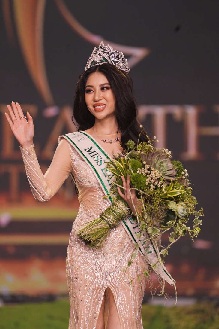 Nữ du học sinh Đỗ Thị Lan Anh đăng quang ngôi vị cao nhất Miss Earth Việt Nam, mang sứ mệnh tuyên truyền về vấn đề bảo vệ môi trường và thiên nhiên nói chung.