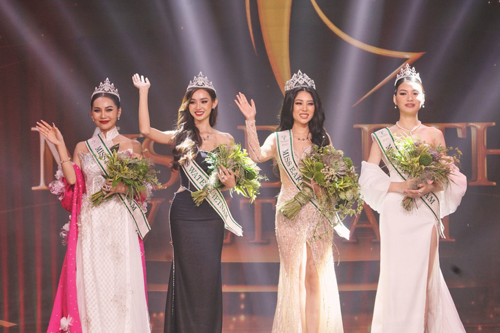 Top 4 Miss Earth Vietnam 2023: Miss Fire Hoàng Thị Kim Chi,  Miss Water Hoàng Thị Yến Nhi, Miss Earth Đỗ Thị Lan Anh và Miss Air Nguyễn Thị Thu Trang
