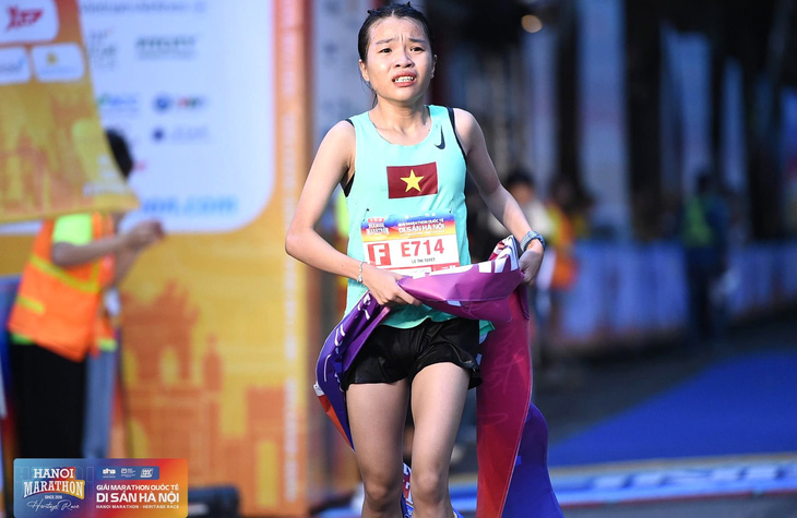 Lê Thị Tuyết vô địch giải marathon di sản Hà Nội ngày 15-10 - Ảnh: HMH
