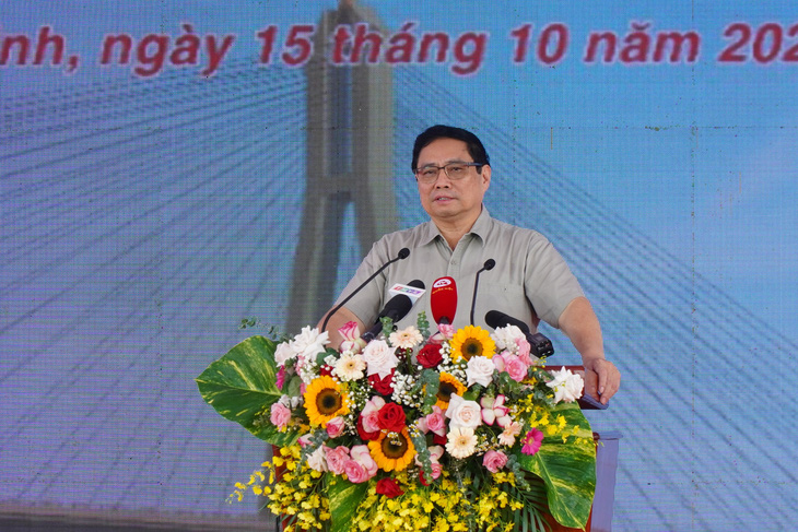 Thủ tướng Phạm Minh Chính phát biểu tại buổi lễ khởi công cầu Đại Ngãi - Ảnh: MẬU TRƯỜNG