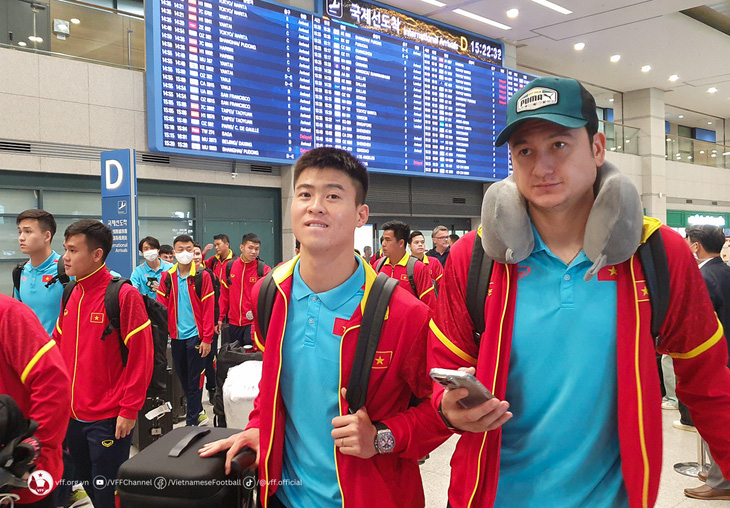 Các cầu thủ tuyển Việt Nam giữ tinh thần tốt trước trận giao hữu với tuyển Hàn Quốc vào ngày 17-10 - Ảnh: VFF