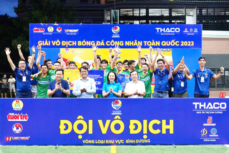 Đội Công Đoàn Bình Dương 2 đăng quang chức vô địch Giải vô địch bóng đá công nhân toàn quốc 2023 khu vực Bình Dương - Ảnh: HỮU HẠNH