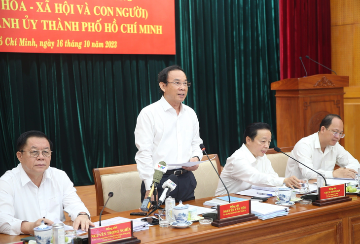 Bí thư Nguyễn Văn Nên phát biểu tại hội nghị - Ảnh: TIẾN LONG