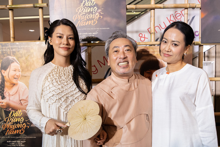 Ca sĩ Bùi Lan Hương, đạo diễn Nguyễn Quang Dũng và diễn viên Hồng Ánh trong một sự kiện mới đây - Ảnh: ĐPCC