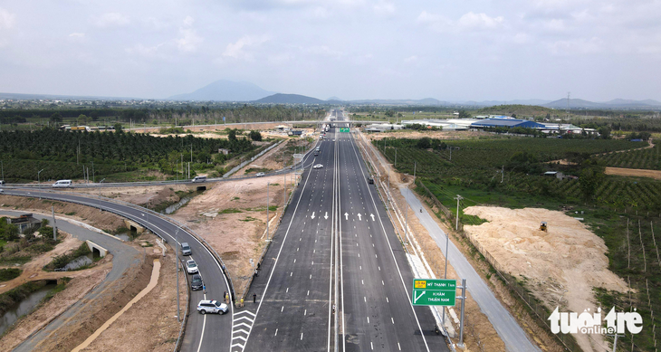 Cao tốc Phan Thiết - Dầu Giây, một dự án thành phần trên tuyến cao tốc Bắc - Nam - Ảnh: ĐỨC TRONG