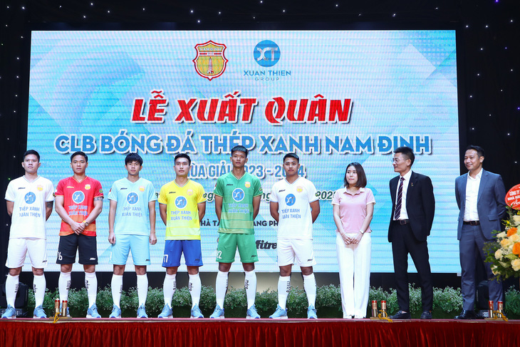 Các mẫu trang phục thi đấu của CLB Thép Xanh Nam Định ở mùa giải 2023 - 2024 - Ảnh: MINH ĐỨC