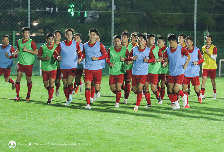 Các cầu thủ tuyển Việt Nam háo hức khi có dịp đối đầu với tuyển Hàn Quốc - Ảnh: VFF