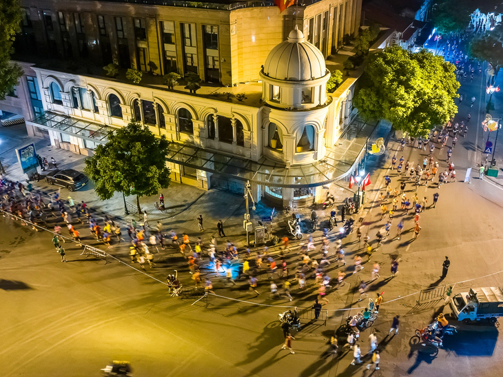Giải marathon quốc tế di sản Hà Nội 2023 vừa được tổ chức sáng 15-10 - Ảnh: BTC