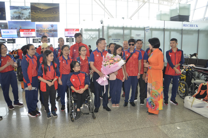 Đoàn thể thao người khuyết tật Việt Nam lên đường dự Asian Para Games 4 - Ảnh: THÁI DƯƠNG