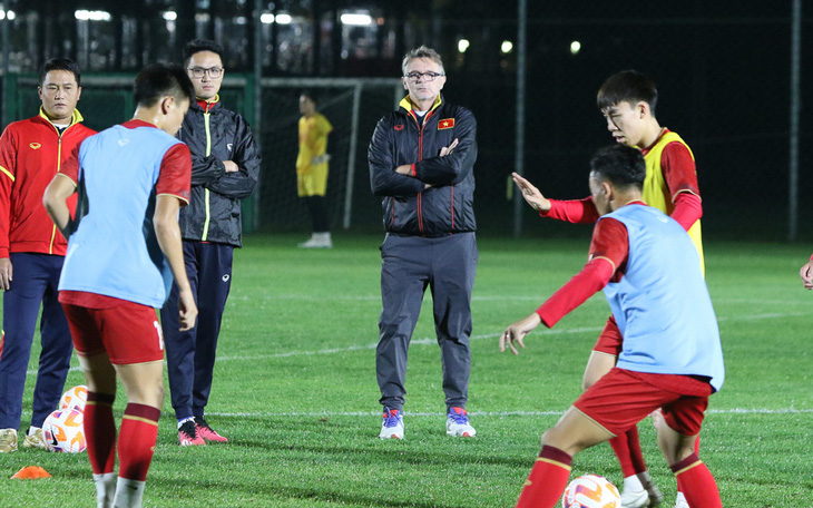 HLV Troussier: 'Tuyển Việt Nam cần tạo ra những cầu thủ World Cup'