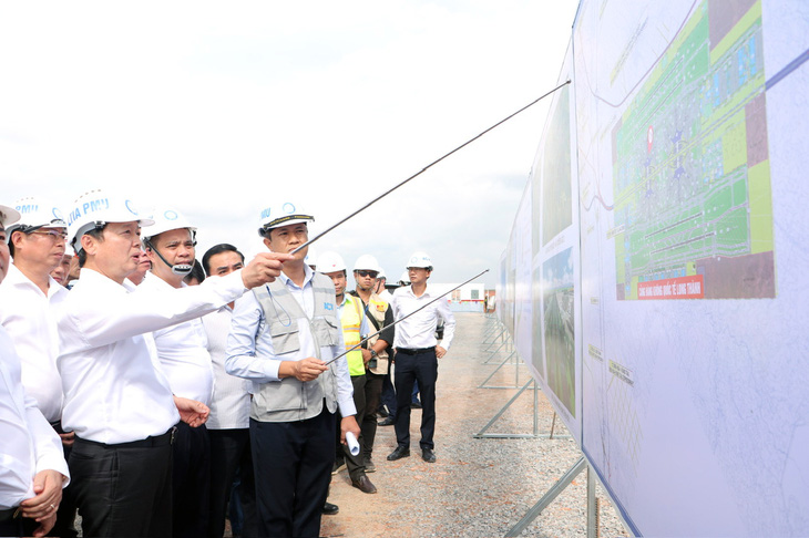 Phó thủ tướng Trần Hồng Hà kiểm tra thực địa dự án sân bay Long Thành - Ảnh: AN BÌNH