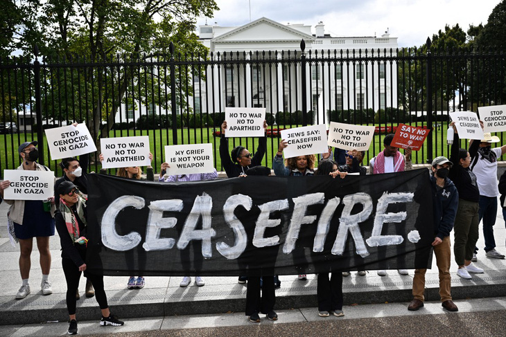 Những người ủng hộ Palestine tập trung tại Nhà Trắng của Mỹ ngày 16-10 - Ảnh: AFP