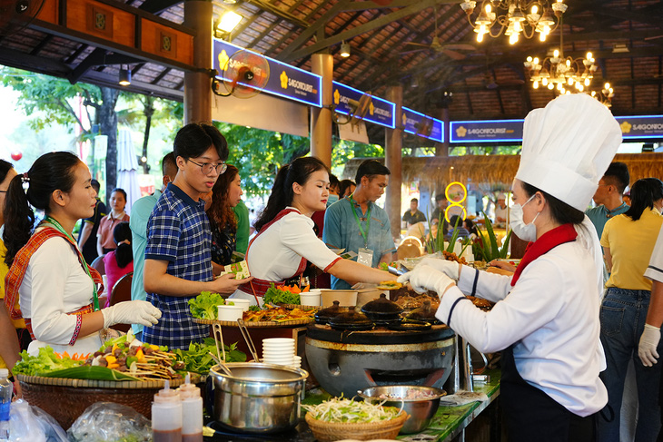 Lễ hội Văn hóa Ẩm thực Món ngon Saigontourist Group 2023 giới thiệu hơn 350 món ngon Việt Nam, thu hút hơn 40.000 người tham gia
