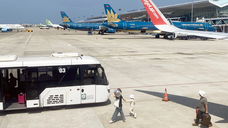 Sân bay Đà Nẵng liên tục phát hiện hàng cấm là vũ khí, vật liệu nổ gửi theo đường hàng không - Ảnh: TRƯỜNG TRUNG