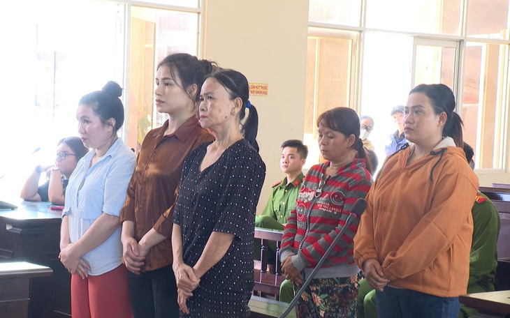 Phạt nhóm người tổ chức bán phụ nữ qua Trung Quốc 88 năm tù