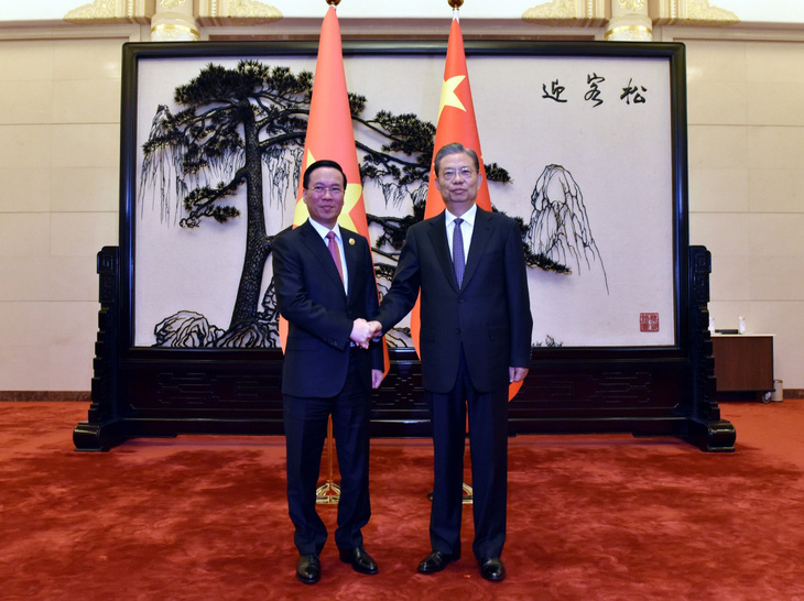 Chủ tịch nước Võ Văn Thưởng gặp Chủ tịch Quốc hội Trung Quốc Triệu Lạc Tế - Ảnh: TTXVN