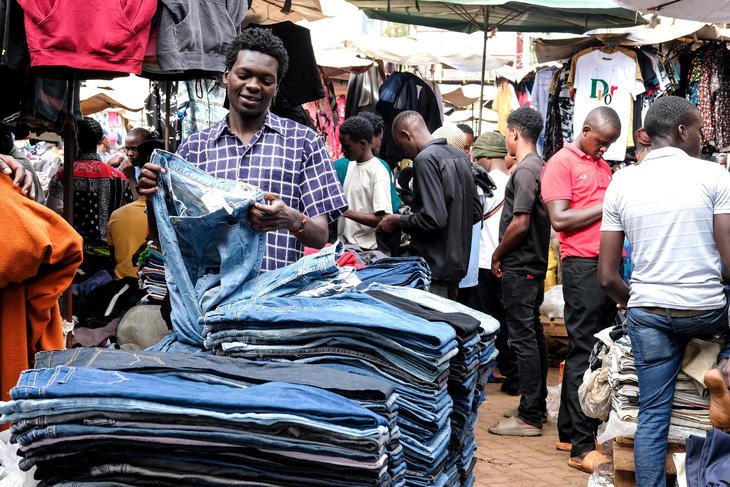Thị trường quần áo second-hand triệu đô của châu Phi rơi vào tầm ngắm - Ảnh 1.