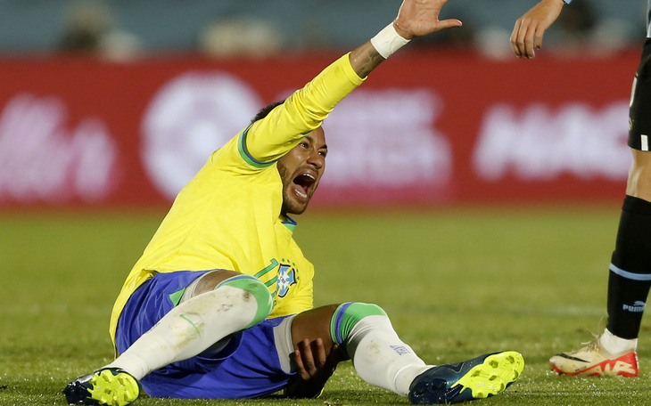 Neymar chấn thương nặng, Brazil lâm nguy ở vòng loại World Cup