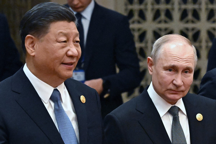 Chủ tịch Trung Quốc Tập Cận Bình (bên trái) gặp Tổng thống Nga Vladimir Putin ngày 18-10 tại Bắc Kinh - Ảnh: AFP