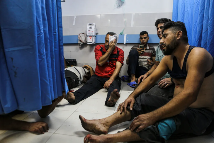 Các nạn nhân tại bệnh viện sau vụ không kích - Ảnh: AL JAZEERA 