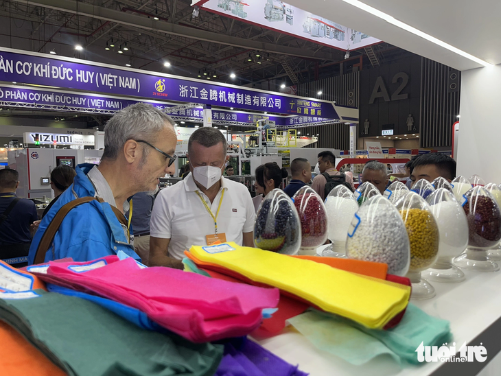 Các nhà mua hàng quốc tế dành nhiều quan tâm về nguồn cung nhựa từ thị trường Việt Nam - Ảnh: N.BÌNH