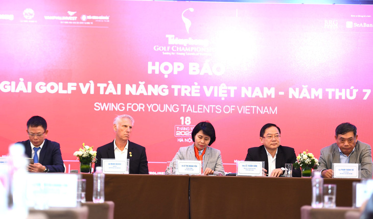 Họp báo công bố giải golf gây Quỹ hỗ trợ Tài năng trẻ Việt Nam sáng 18-10 - Ảnh: NHƯ Ý
