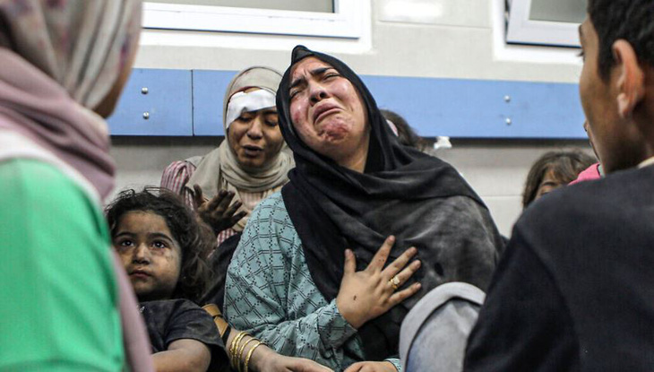Những người Palestine bị thương sau vụ tấn công tại bệnh viện ở Gaza ngày 17-10 - Ảnh chụp màn hình The Times of Israel