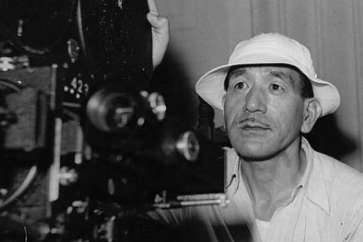 Đạo diễn Ozu Yasujiro đằng sau chiếc máy quay. Ông làm phim đậm chất Nhật nhưng đạt tầm nhân loại, được thế giới đón nhận - Ảnh: Art-kino
