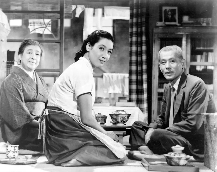 Hình ảnh phim Tokyo Story của đạo diễn Ozu Yasujiro với diễn viên chính Setsuko Hara (giữa) - Ảnh: Janus Film
