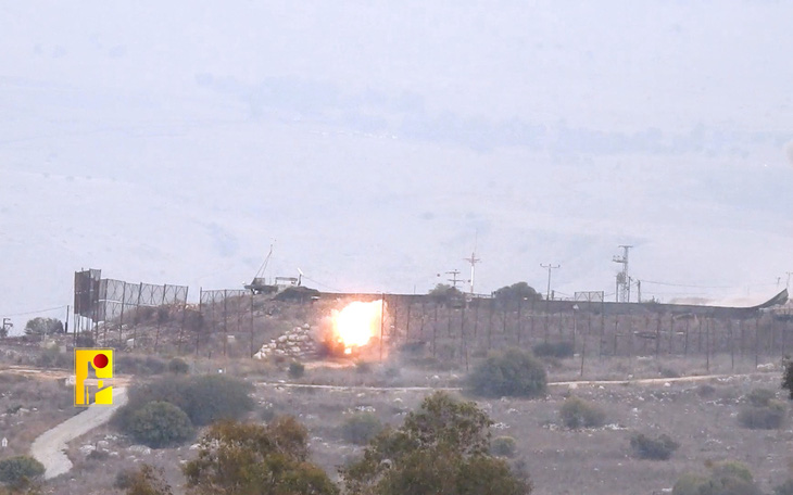 Nhóm Hezbollah tuyên bố bắn tên lửa vào làng của Israel