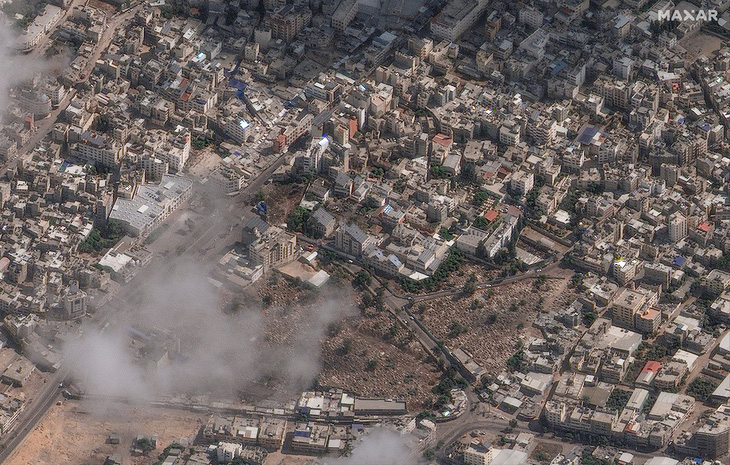 Ảnh vệ tinh ngày 18-10 cho thấy Bệnh viện Al-Ahli Arabi và khu vực xung quanh ở Gaza, sau vụ nổ tại đây tối 17-10 - Ảnh: REUTERS