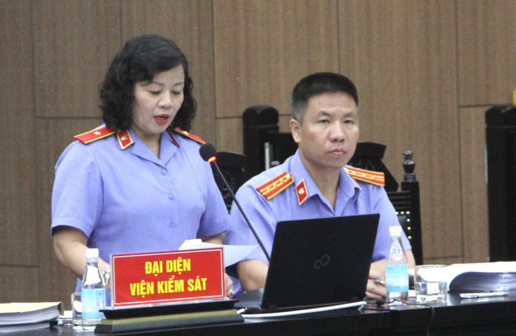 Đại diện viện kiểm sát phiên tòa vụ án cao tốc Đà Nẵng - Quảng Ngãi - Ảnh: DANH TRỌNG