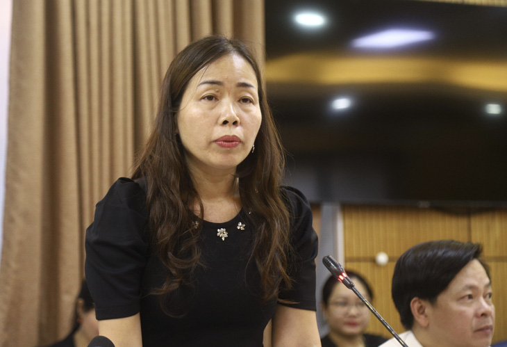 Bà Đặng Kim Hoa - phó cục trưởng Cục Bổ trợ tư pháp - thông tin tại họp báo - Ảnh: DANH TRỌNG