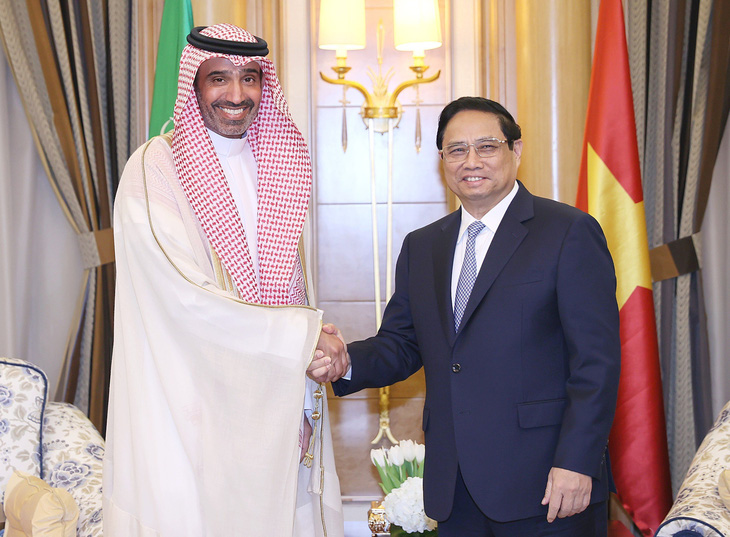 Thủ tướng Phạm Minh Chính tiếp Bộ trưởng Nguồn nhân lực và Phát triển xã hội Ahmed AlRajhi của Saudi Arabia ngày 19-10-2023 trong chuyến công du Saudi Arabia - Ảnh: D.GIANG