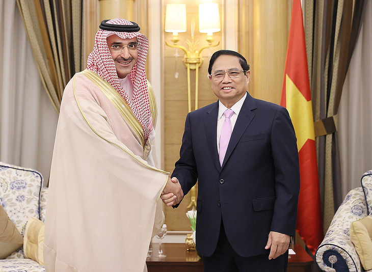 Thủ tướng Phạm Minh Chính tiếp ông Sultan Al-Marshad - giám đốc điều hành Quỹ phát triển Saudi Arabia - Ảnh: DƯƠNG GIANG