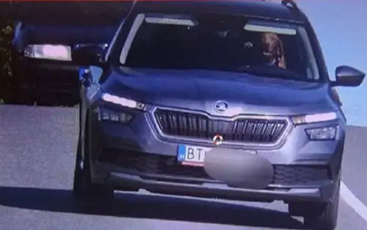 Camera bắn tốc độ cho thấy chó lái xe, chủ biện minh nhưng cảnh sát kết luận 