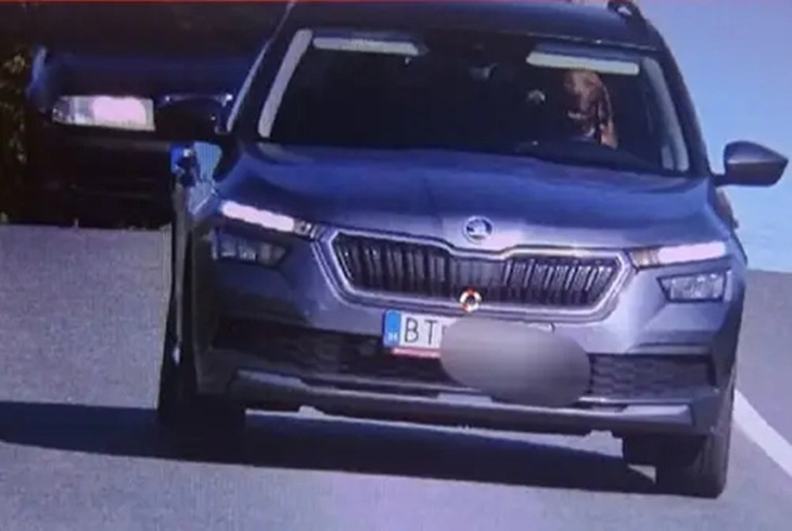 Kỳ lạ camera bắn tốc độ cho thấy chó lái xe, chủ biện minh nhưng cảnh sát kết luận 'lươn lẹo' - Ảnh 1.