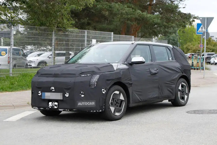 Kia EV3 xuất hiện thử nghiệm tại châu Âu - Ảnh: Autocar