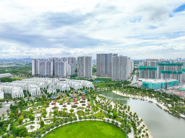 Khu căn hộ sở hữu tầm nhìn trọn vẹn ra đại công viên Ánh Sáng rộng 36ha, sông Đồng Nai và sông Tắc, không bị che chắn bởi công trình nào khác.