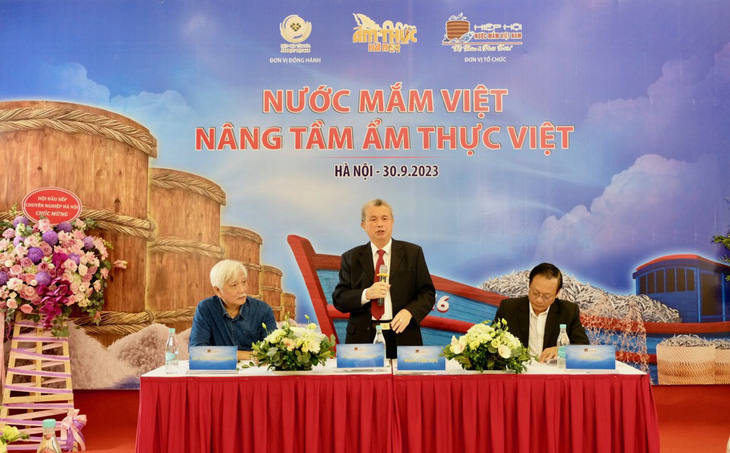 PGS.TS Trần Đáng - chủ tịch Hiệp hội Nước mắm Việt Nam - phát biểu tại hội thảo hôm 30-9 - Ảnh: A. TÙNG