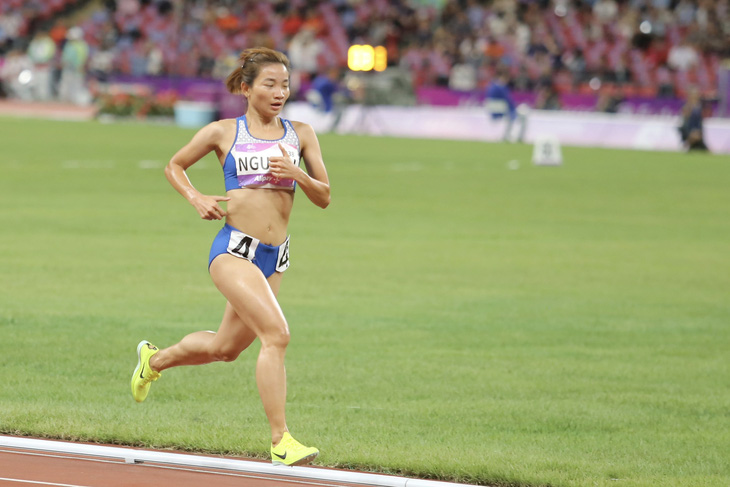 Nguyễn Thị Oanh ở đợt chạy chung kết 3000m vượt chướng ngại vật nữ - Ảnh: ĐỨC KHUÊ