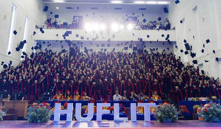 Sinh viên HUFLIT trong lễ tốt nghiệp được tổ chức trước đây - Ảnh: HUFLIT