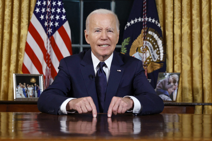 Tổng thống Mỹ Joe Biden phát biểu kêu gọi sự ủng hộ cho Ukraine và Israel tại phòng Bầu dục hôm 19-10 - Ảnh: AFP