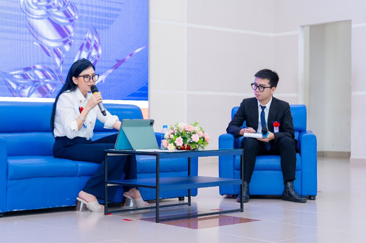 Nhiều bí quyết trở thành công dân toàn cầu được CEO Lê Hồng Thủy Tiên chia sẻ đến sinh viên HUTECH