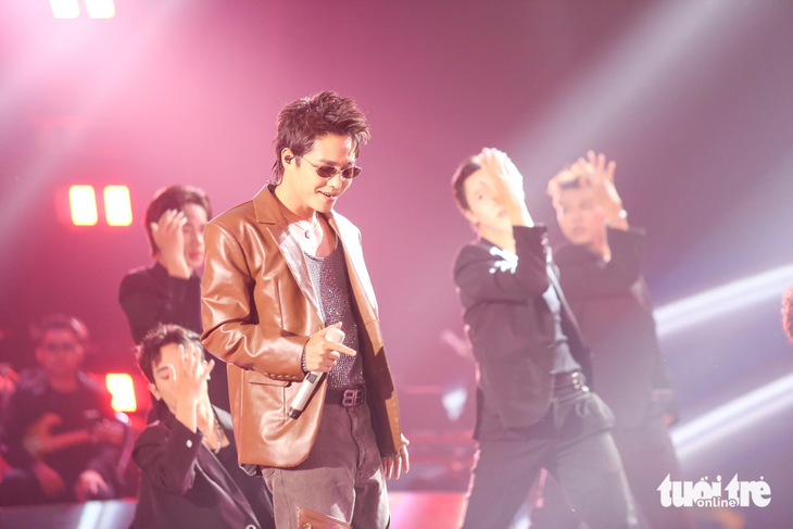 Tăng Duy Tân lựa chọn ca khúc chưa ra mắt bao giờ mang tên "Anh đã loop trong tình yêu này" để biểu diễn trên sân khấu "Vietnam Idol" - Ảnh: PHƯƠNG QUYÊN