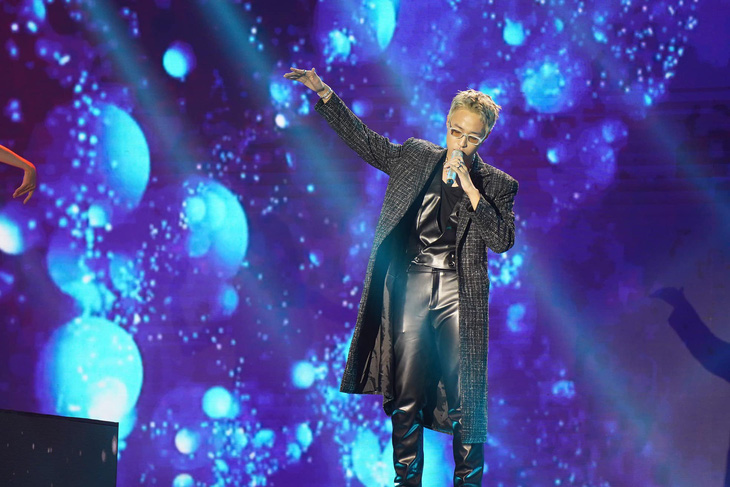 Hà An Huy trình diễn lại bản hit Rơi cho chính mình sáng tác ở phần trình diễn Top 3 chung cuộc